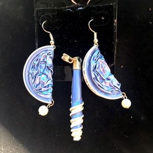 Metallic earring and  pendant set
